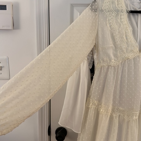 Lulu’s ivory and lace dress - Picture 8 of 8